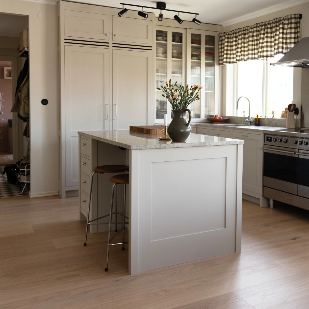 Misty White | Oak | In Stock - Image 4